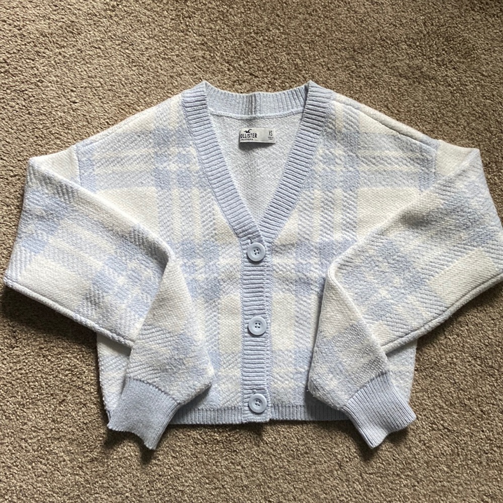 hollister white and blue plaid cropped cardigan